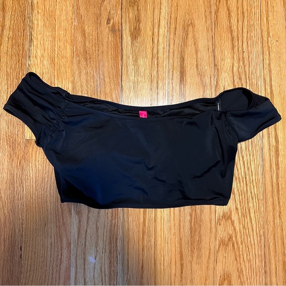 Victoria's Secret Black Off Shoulder Swim Crop Top Size S - Picture 2 of 3